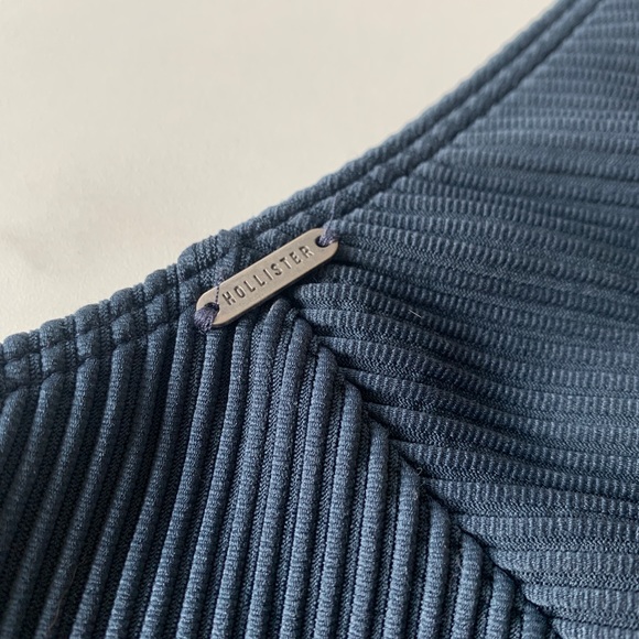 Hollister High waisted Bikini Bottoms - Picture 3 of 3